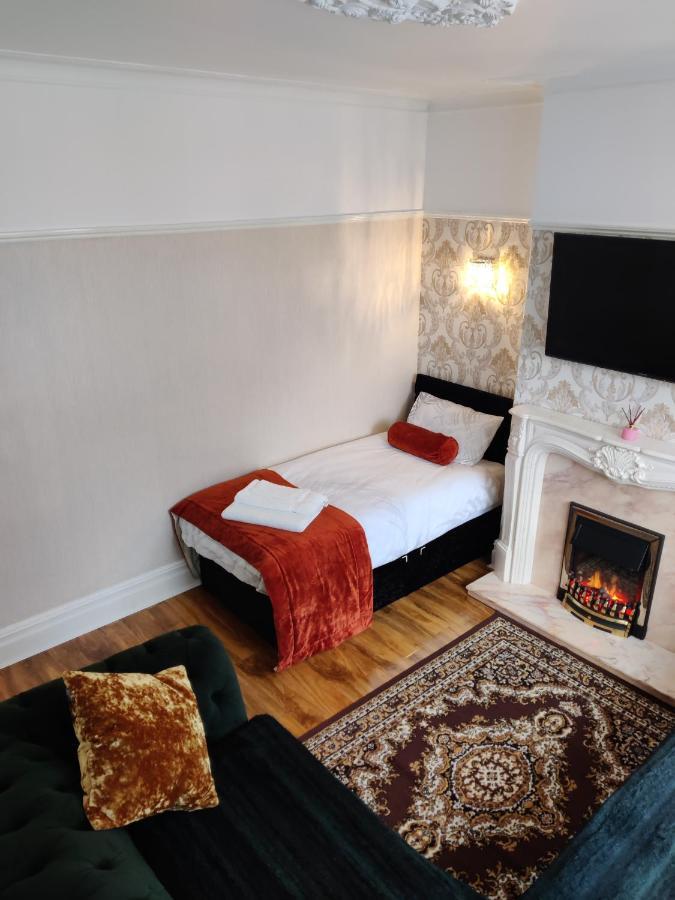 Lux Homestay *